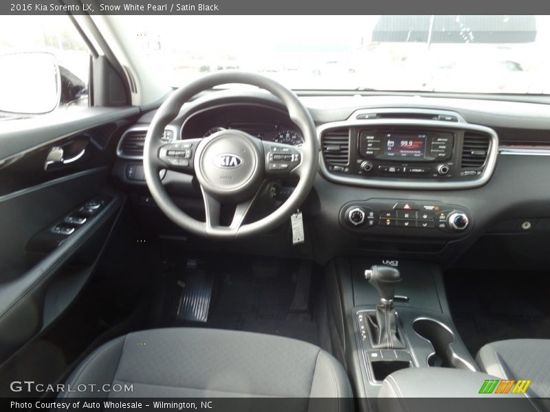 Snow White Pearl / Satin Black 2016 Kia Sorento LX