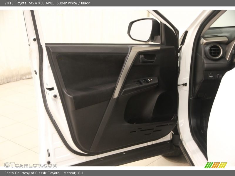 Super White / Black 2013 Toyota RAV4 XLE AWD