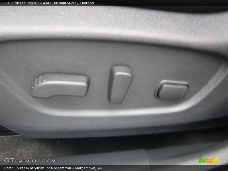 Brilliant Silver / Charcoal 2017 Nissan Rogue SV AWD