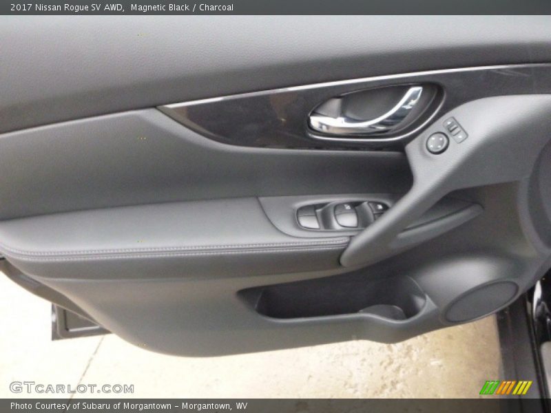 Magnetic Black / Charcoal 2017 Nissan Rogue SV AWD