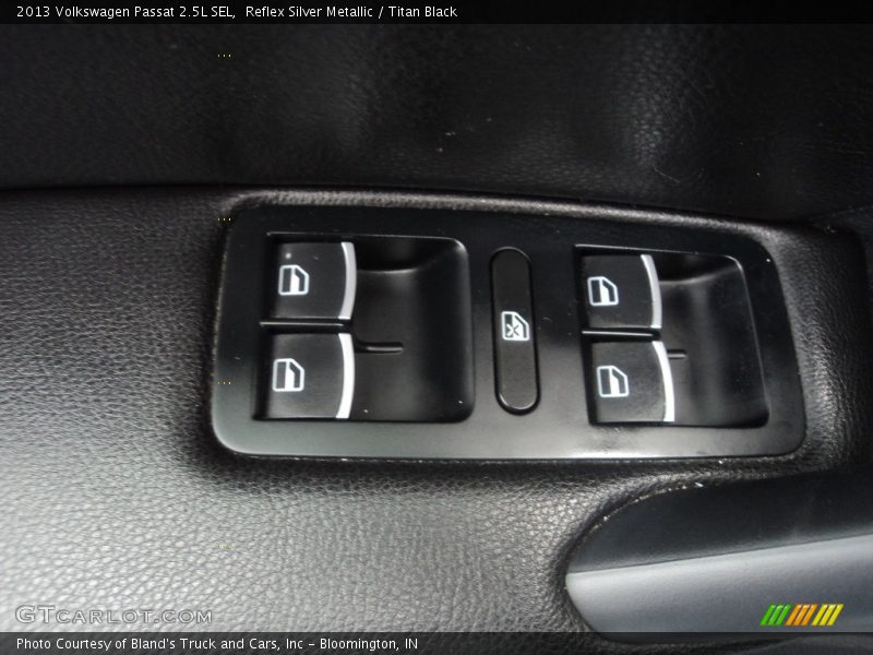 Reflex Silver Metallic / Titan Black 2013 Volkswagen Passat 2.5L SEL