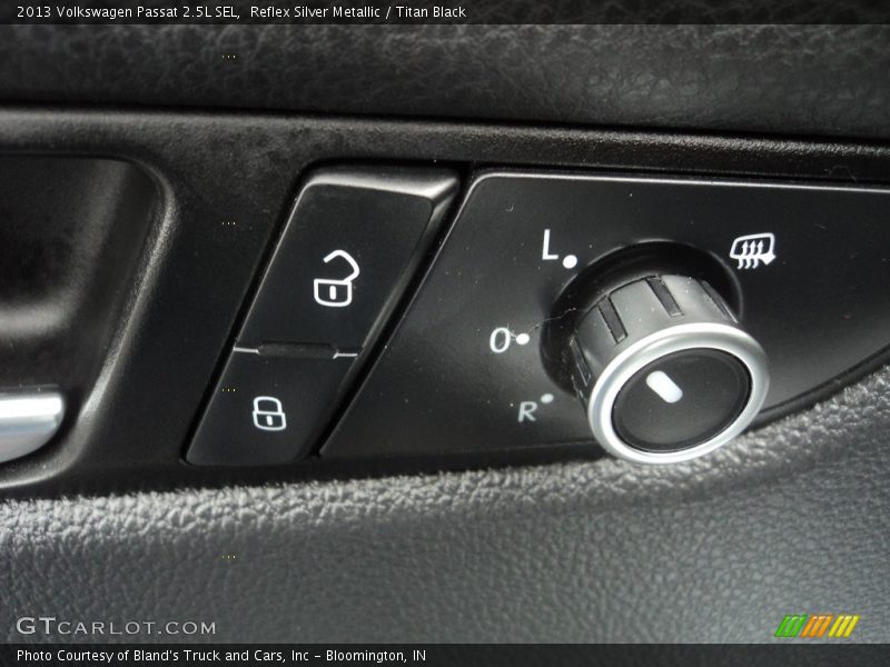 Reflex Silver Metallic / Titan Black 2013 Volkswagen Passat 2.5L SEL