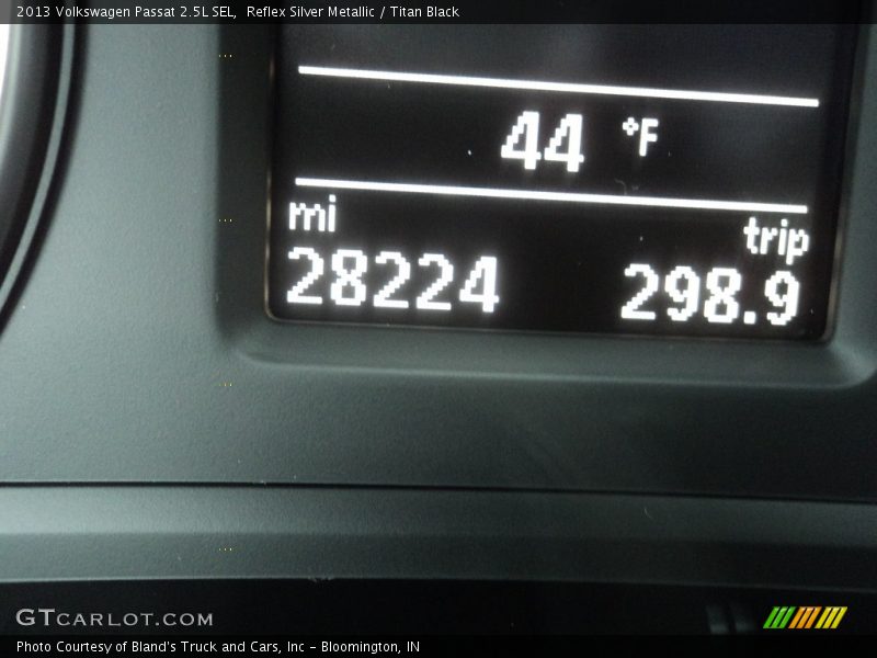 Reflex Silver Metallic / Titan Black 2013 Volkswagen Passat 2.5L SEL