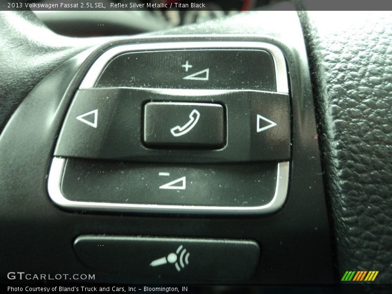 Reflex Silver Metallic / Titan Black 2013 Volkswagen Passat 2.5L SEL