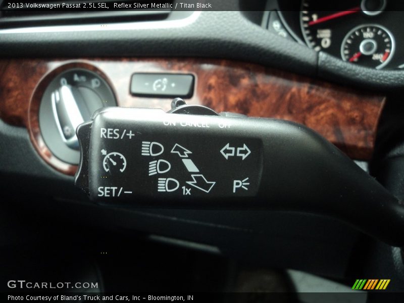 Reflex Silver Metallic / Titan Black 2013 Volkswagen Passat 2.5L SEL