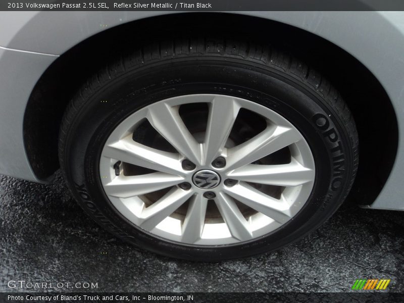 Reflex Silver Metallic / Titan Black 2013 Volkswagen Passat 2.5L SEL