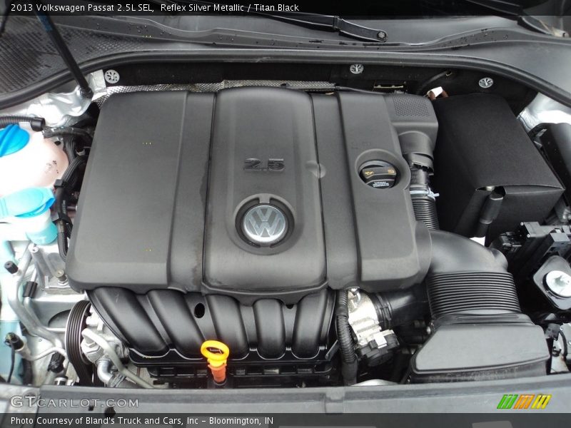 Reflex Silver Metallic / Titan Black 2013 Volkswagen Passat 2.5L SEL