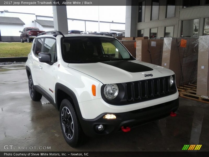 Front 3/4 View of 2017 Renegade Trailhawk 4x4