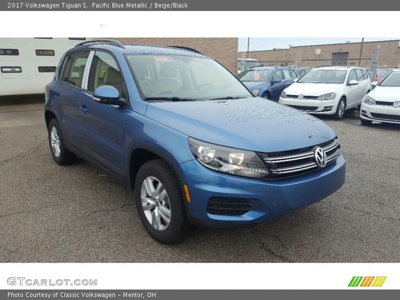 Front 3/4 View of 2017 Tiguan S