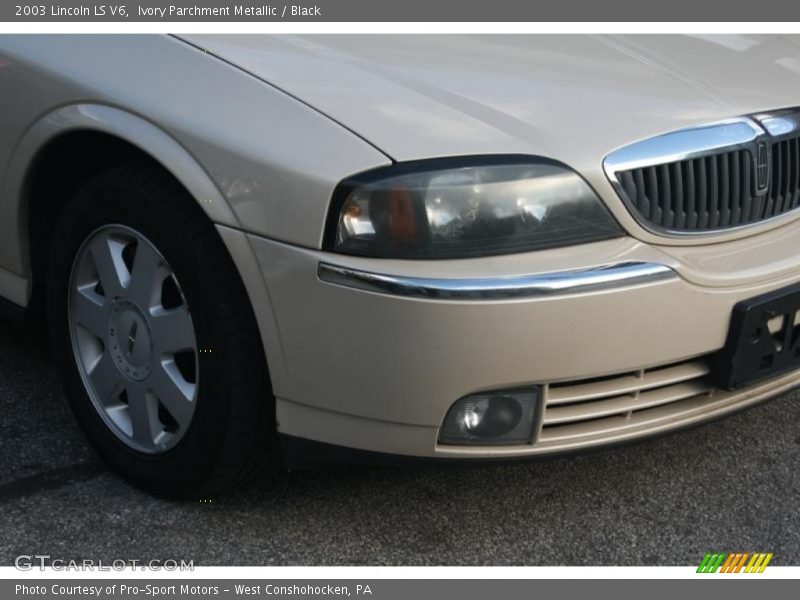 Ivory Parchment Metallic / Black 2003 Lincoln LS V6