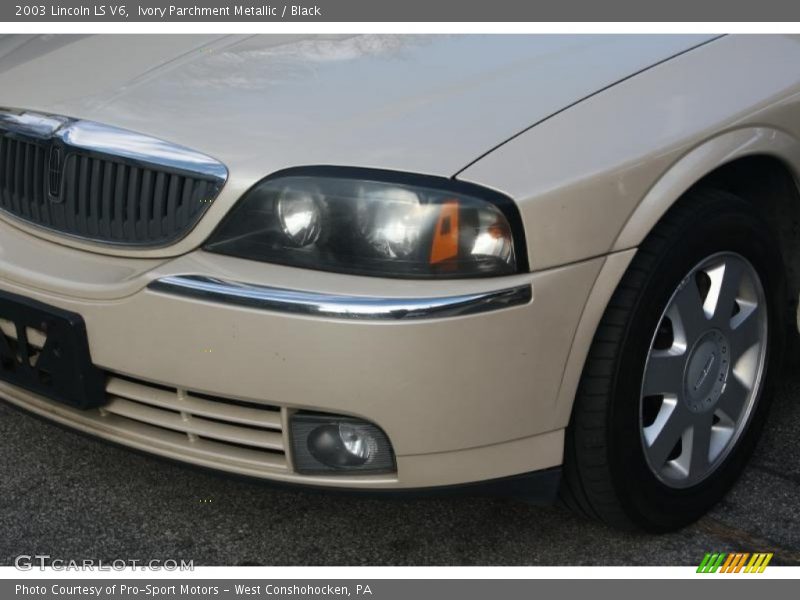 Ivory Parchment Metallic / Black 2003 Lincoln LS V6