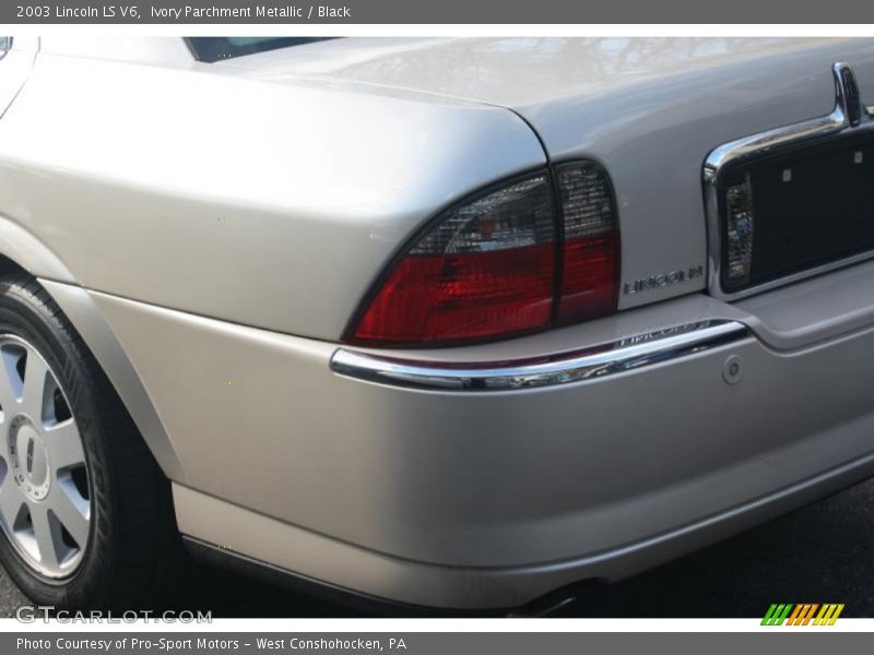 Ivory Parchment Metallic / Black 2003 Lincoln LS V6