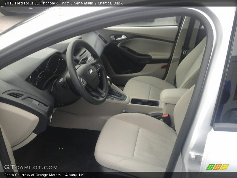 Ingot Silver Metallic / Charcoal Black 2015 Ford Focus SE Hatchback