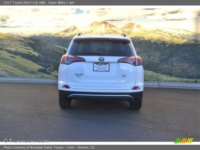 Super White / Ash 2017 Toyota RAV4 XLE AWD