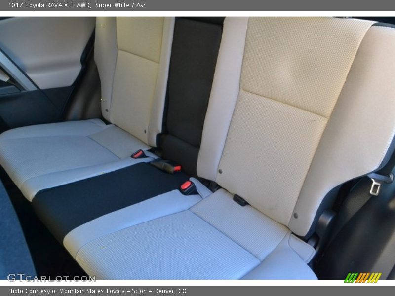 Super White / Ash 2017 Toyota RAV4 XLE AWD