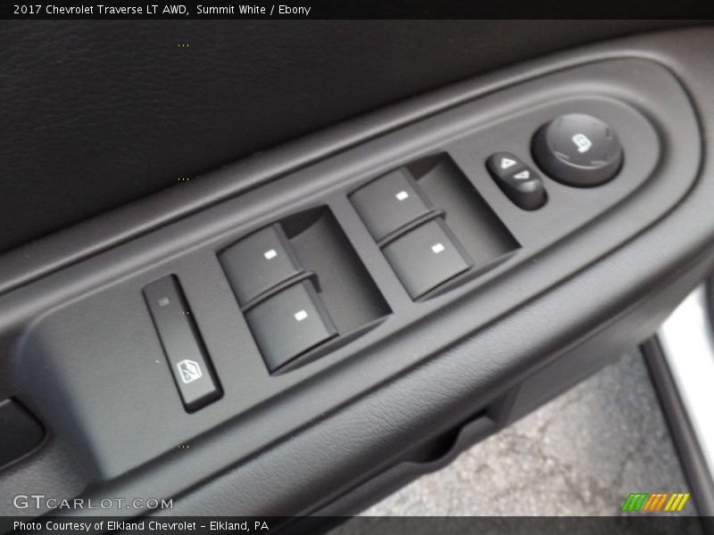 Summit White / Ebony 2017 Chevrolet Traverse LT AWD