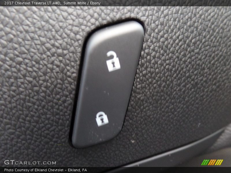Summit White / Ebony 2017 Chevrolet Traverse LT AWD