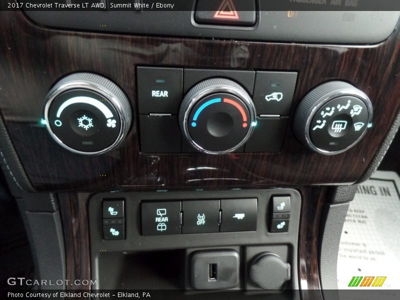 Summit White / Ebony 2017 Chevrolet Traverse LT AWD