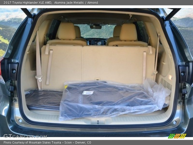  2017 Highlander XLE AWD Trunk