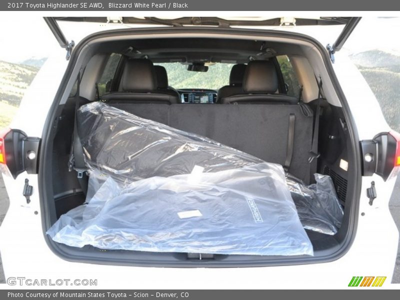 Blizzard White Pearl / Black 2017 Toyota Highlander SE AWD