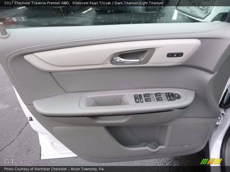 Iridescent Pearl Tricoat / Dark Titanium/Light Titanium 2017 Chevrolet Traverse Premier AWD
