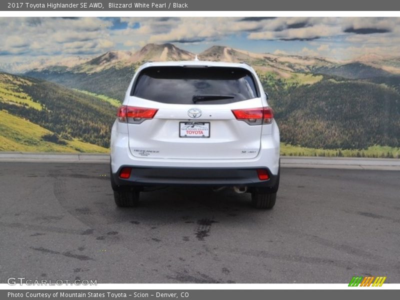 Blizzard White Pearl / Black 2017 Toyota Highlander SE AWD