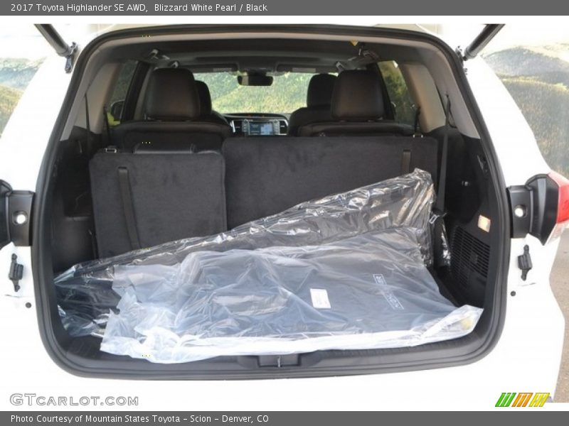 Blizzard White Pearl / Black 2017 Toyota Highlander SE AWD