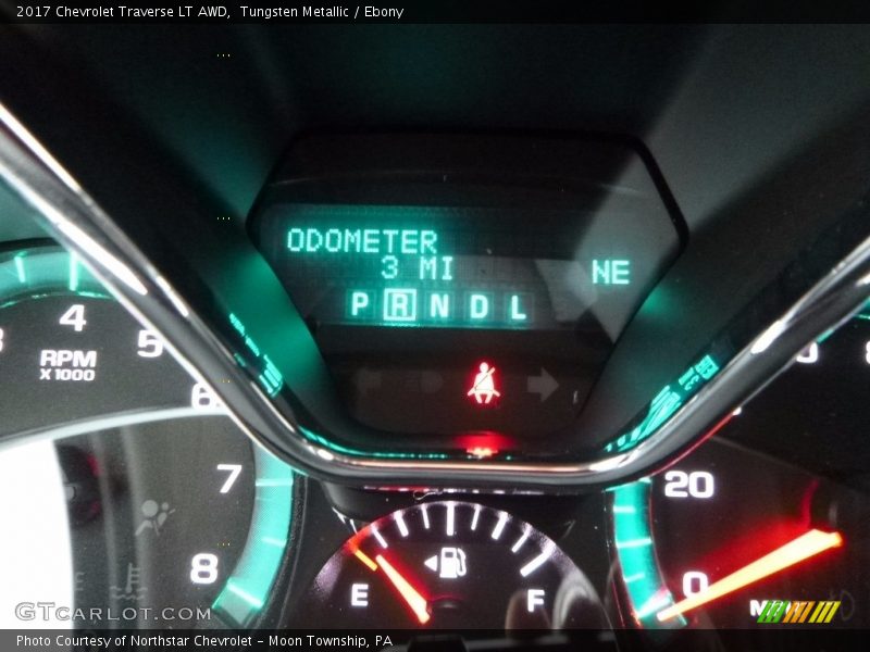 Tungsten Metallic / Ebony 2017 Chevrolet Traverse LT AWD