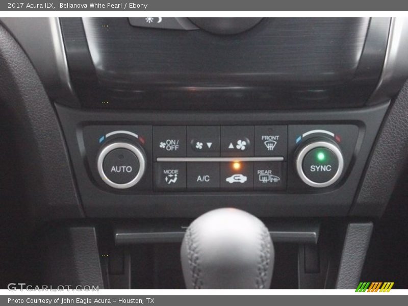 Bellanova White Pearl / Ebony 2017 Acura ILX