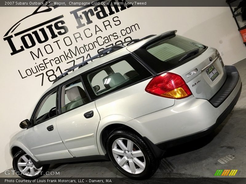 Champagne Gold Opal / Warm Ivory Tweed 2007 Subaru Outback 2.5i Wagon