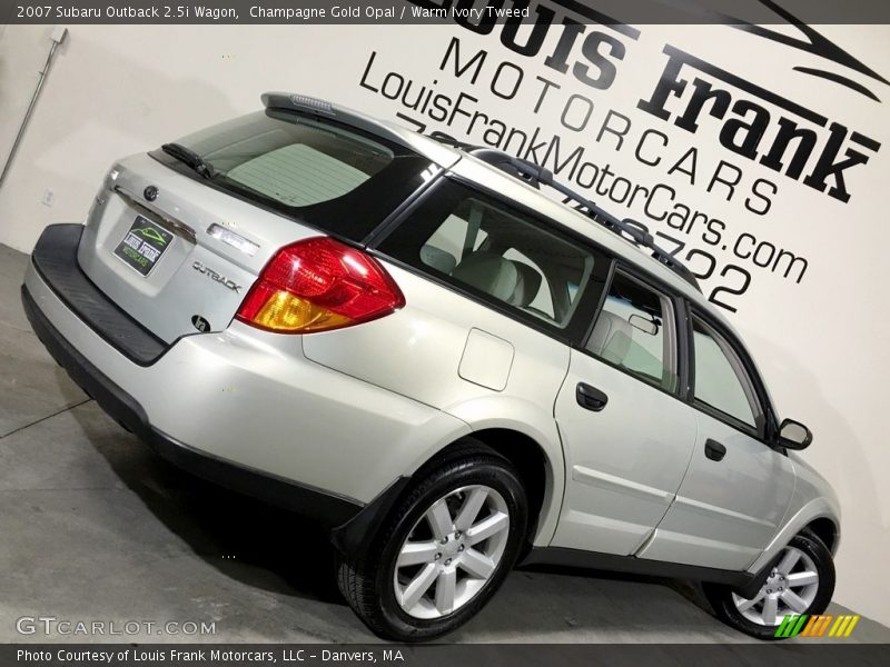 Champagne Gold Opal / Warm Ivory Tweed 2007 Subaru Outback 2.5i Wagon