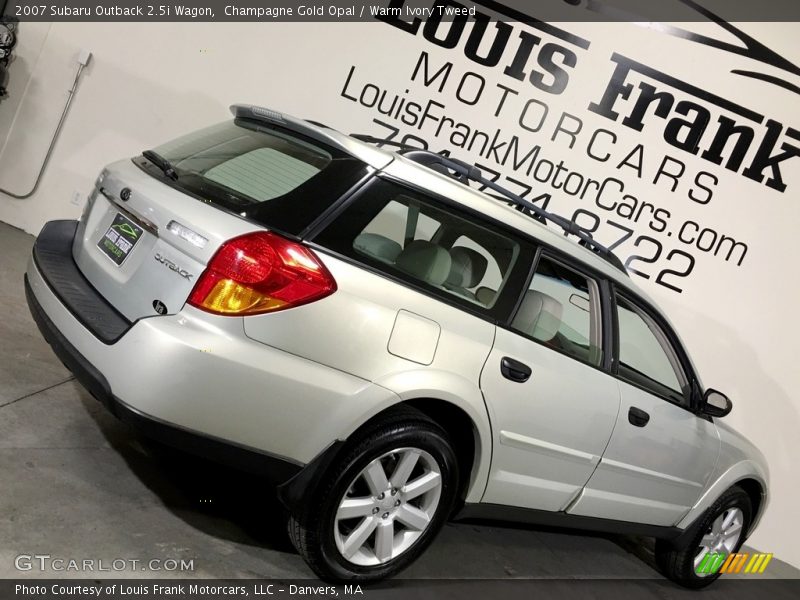 Champagne Gold Opal / Warm Ivory Tweed 2007 Subaru Outback 2.5i Wagon