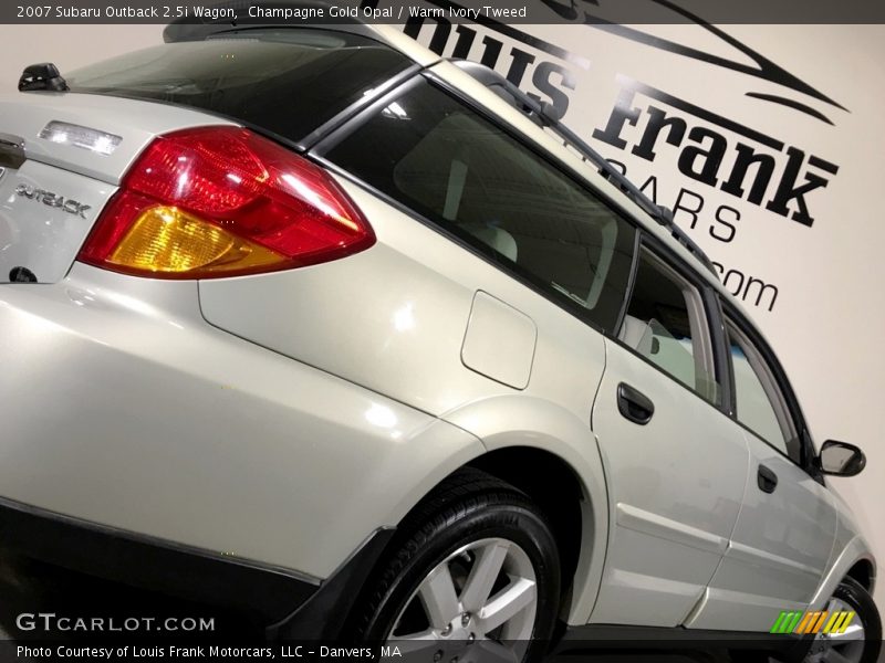 Champagne Gold Opal / Warm Ivory Tweed 2007 Subaru Outback 2.5i Wagon