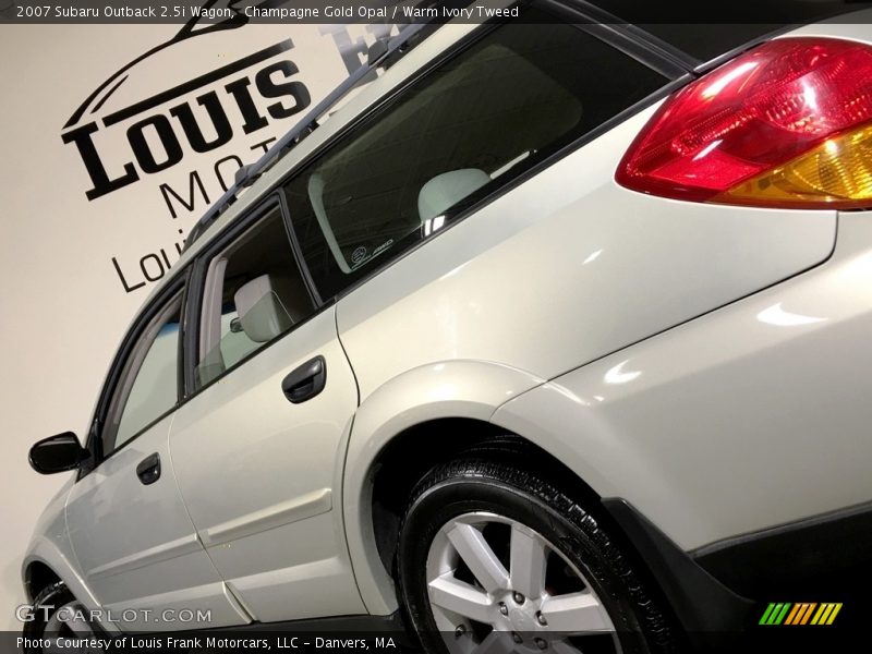 Champagne Gold Opal / Warm Ivory Tweed 2007 Subaru Outback 2.5i Wagon
