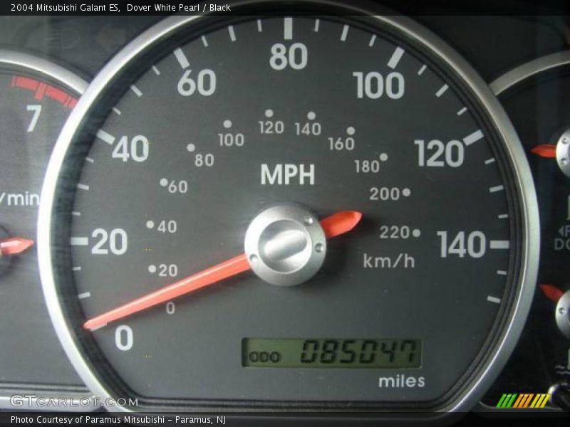 Dover White Pearl / Black 2004 Mitsubishi Galant ES