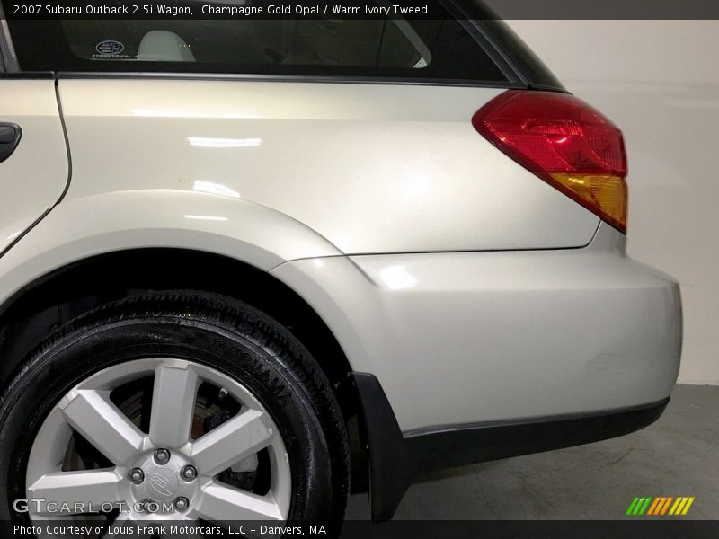 Champagne Gold Opal / Warm Ivory Tweed 2007 Subaru Outback 2.5i Wagon