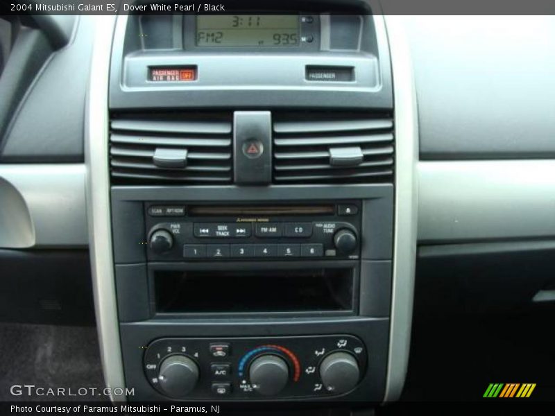 Dover White Pearl / Black 2004 Mitsubishi Galant ES