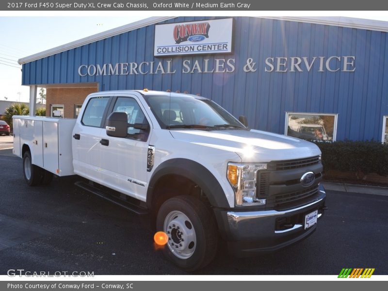 Oxford White / Medium Earth Gray 2017 Ford F450 Super Duty XL Crew Cab Chassis