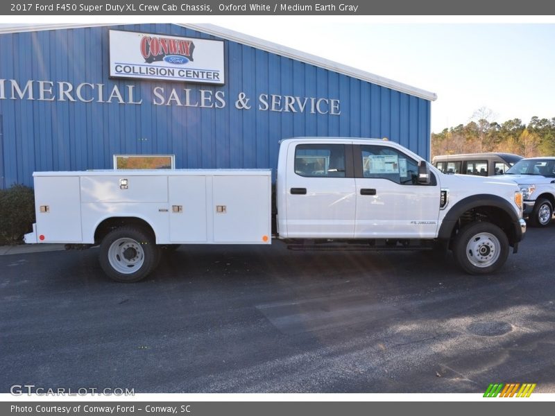 Oxford White / Medium Earth Gray 2017 Ford F450 Super Duty XL Crew Cab Chassis