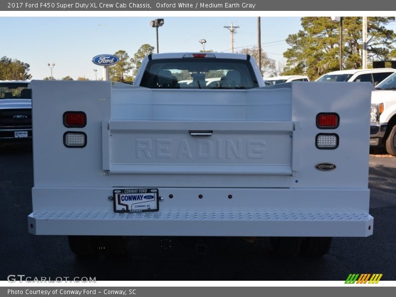 Oxford White / Medium Earth Gray 2017 Ford F450 Super Duty XL Crew Cab Chassis