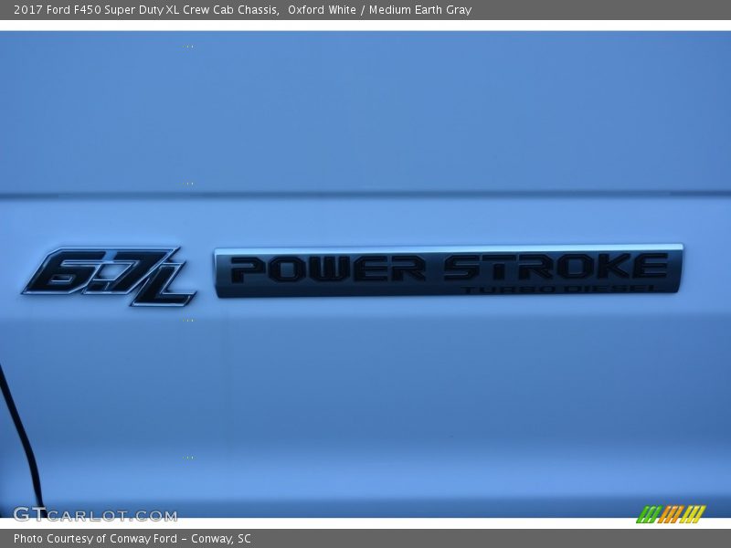 Oxford White / Medium Earth Gray 2017 Ford F450 Super Duty XL Crew Cab Chassis