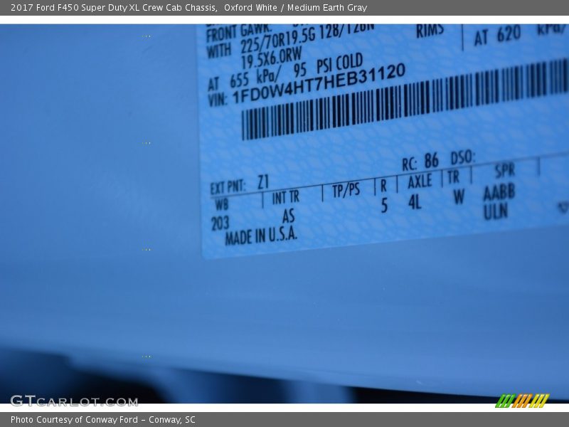 Oxford White / Medium Earth Gray 2017 Ford F450 Super Duty XL Crew Cab Chassis