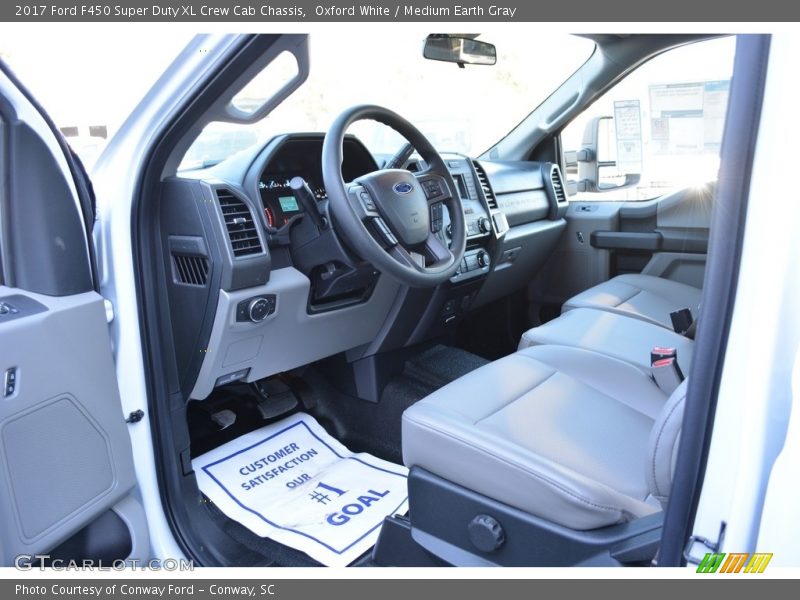 Oxford White / Medium Earth Gray 2017 Ford F450 Super Duty XL Crew Cab Chassis