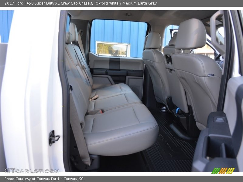 Oxford White / Medium Earth Gray 2017 Ford F450 Super Duty XL Crew Cab Chassis