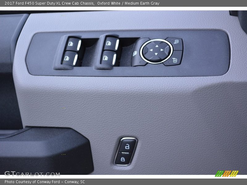 Oxford White / Medium Earth Gray 2017 Ford F450 Super Duty XL Crew Cab Chassis