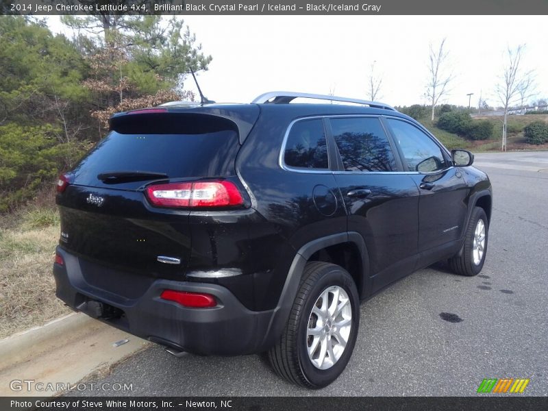 Brilliant Black Crystal Pearl / Iceland - Black/Iceland Gray 2014 Jeep Cherokee Latitude 4x4