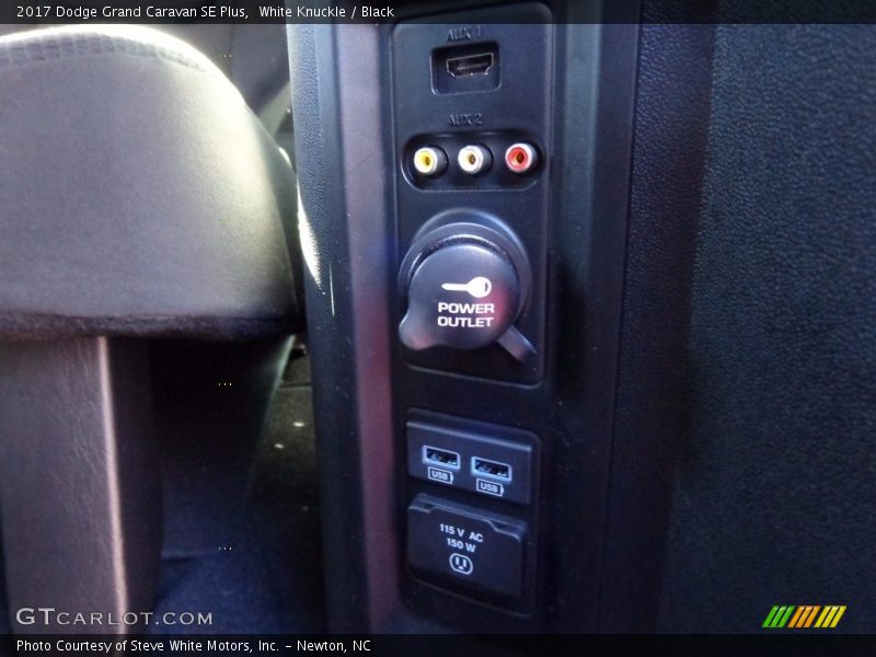 White Knuckle / Black 2017 Dodge Grand Caravan SE Plus