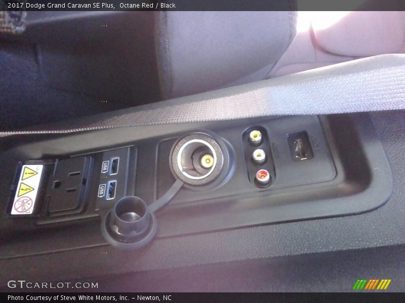 Octane Red / Black 2017 Dodge Grand Caravan SE Plus