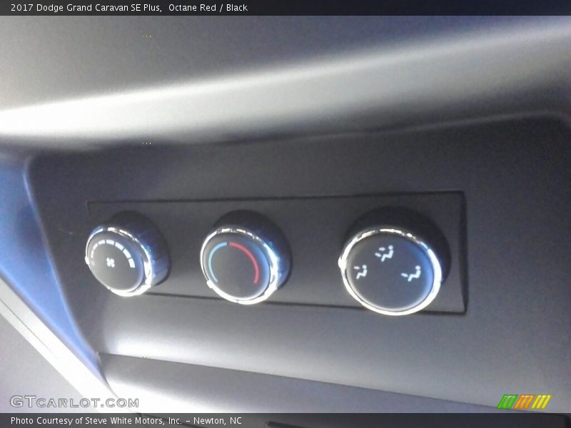 Octane Red / Black 2017 Dodge Grand Caravan SE Plus