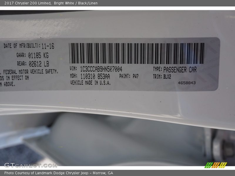Bright White / Black/Linen 2017 Chrysler 200 Limited